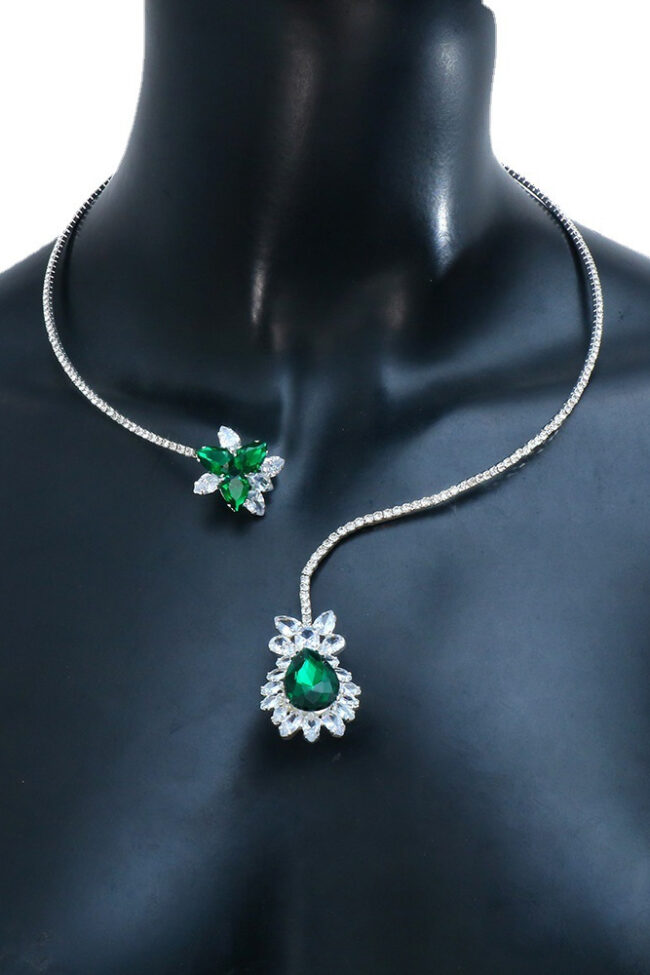 The Noemie Leaf Motif Luxury Zircon Clavicle Necklace Detail – La Rose Couture Jewellery & Accessories
