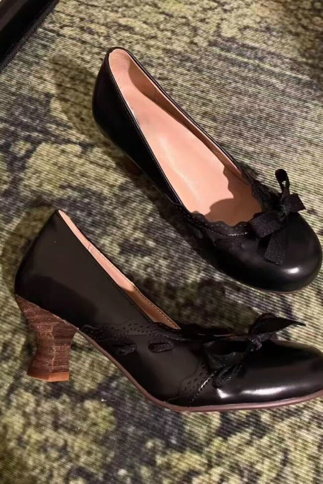 The Cyrielle French Lace Bow Chunky Heel Pumps Detail – La Rose Couture Shoes & Footwear