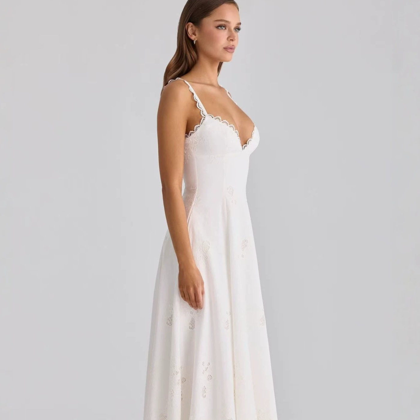 Women's embroidered dress - Image 3