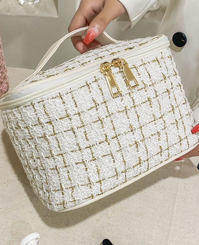 The Daphne Plaid Makeup Bag with Zipper Closure Detail – La Rose Couture Handbags & Clutches