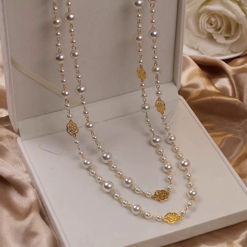 Layered Pearl Necklace with Pendant
