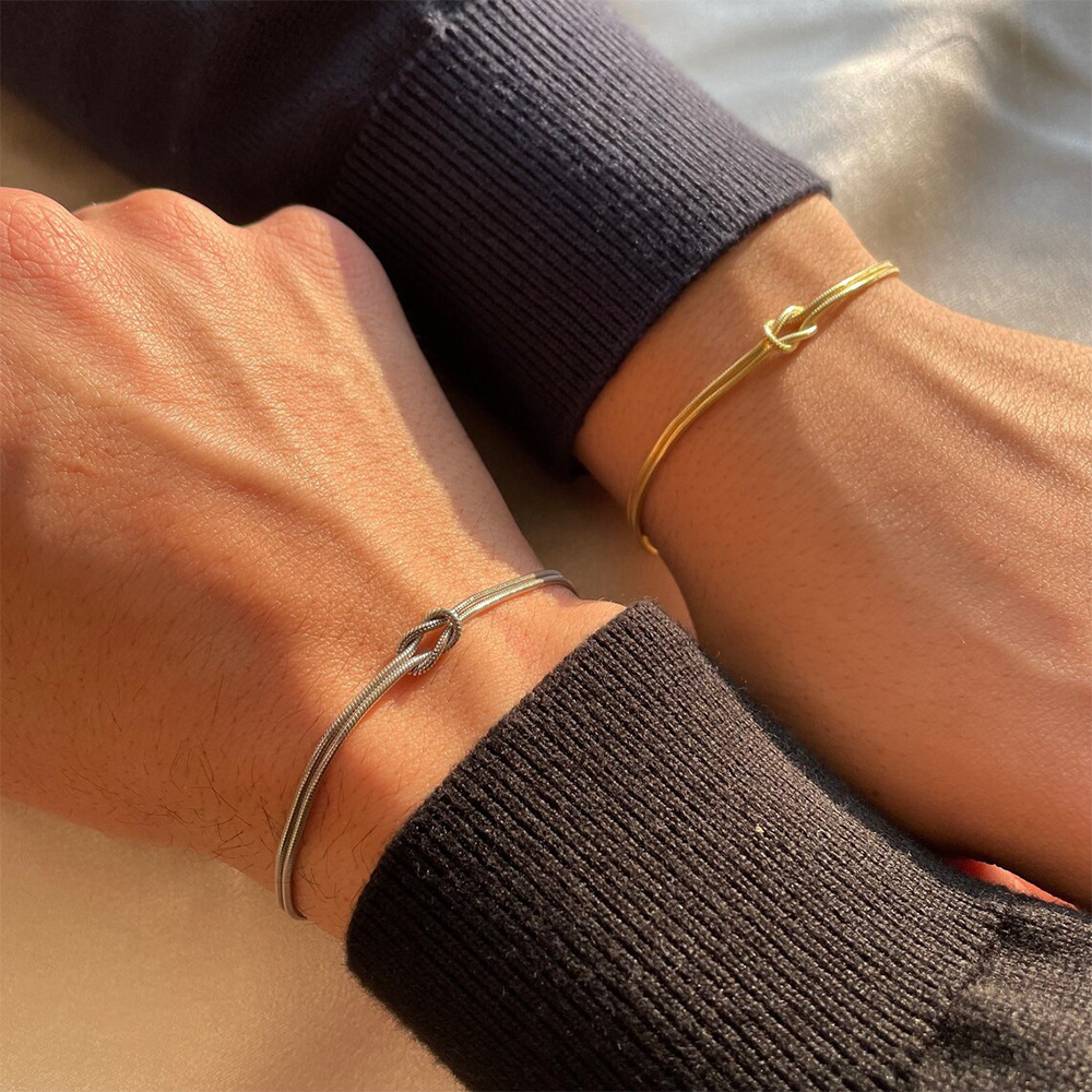 Titanium steel non-fading knotted snake bone bracelet - Image 3