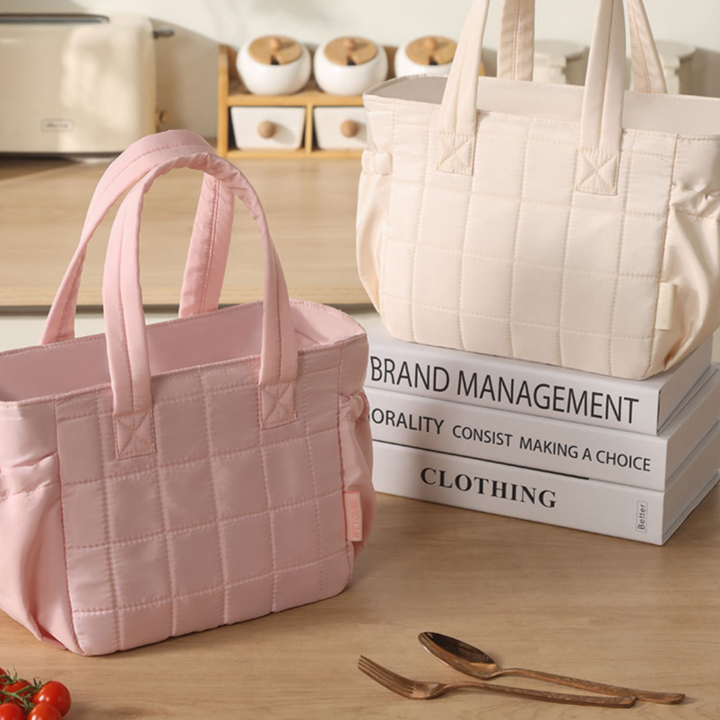 Portable insulated bag