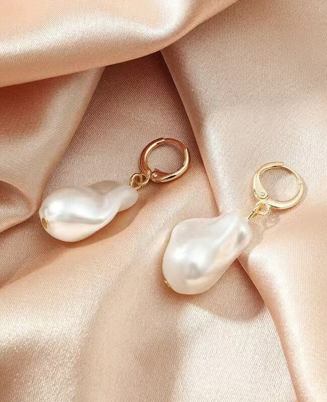 The Laure Irregular Baroque Pearl Earrings Detail – La Rose Couture Jewellery & Accessories