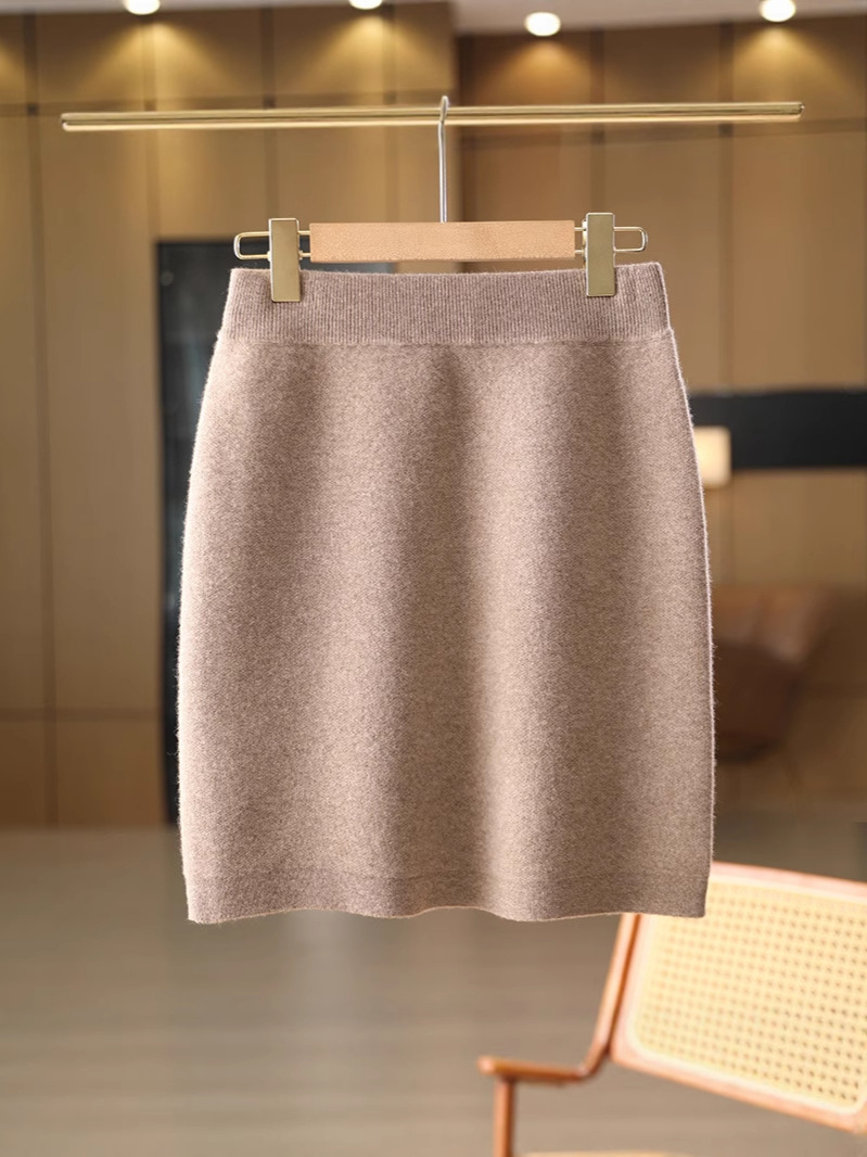 Wool knitted short skirt - Image 3