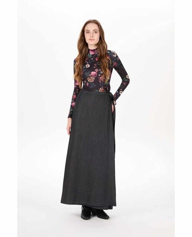 The Chloe Denim Apron Dress Detail – La Rose Couture Trousers & Skirts