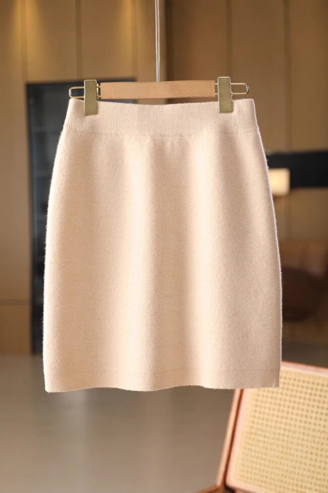 The Maelys Wool Knitted Short Skirt Detail – La Rose Couture Trousers & Skirts