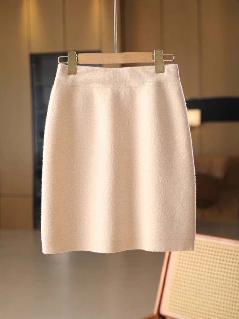 Wool knitted short skirt - Image 4