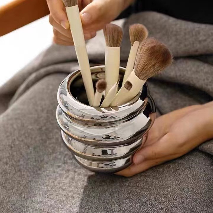 Eye shadow brush, eyebrow pencil, applicator tube - Image 4