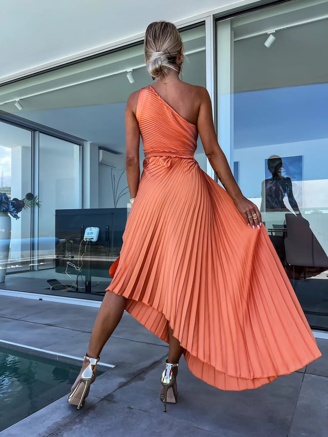 Elegant One-Shoulder Pleated Long Dress - Image 3