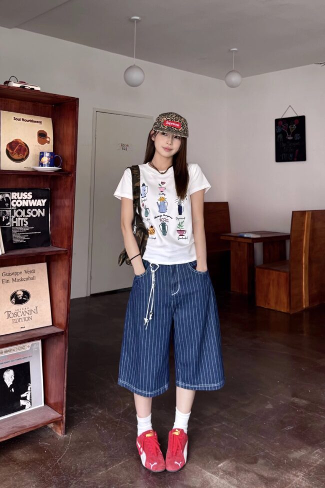 The Leonie Retro Striped Embroidered Denim Cropped Pants Detail – La Rose Couture Trousers & Skirts