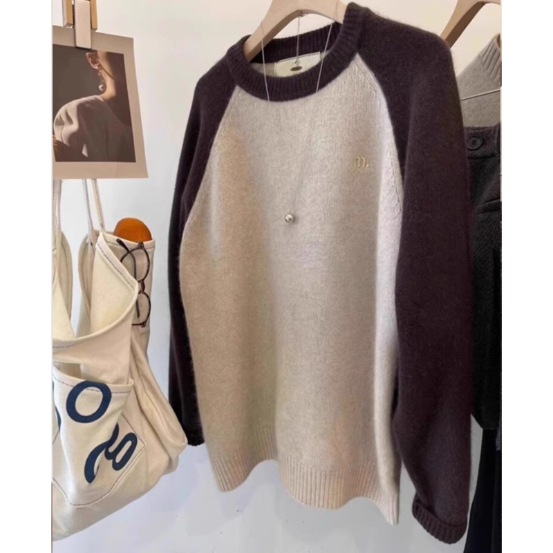 Women's Contrast Sleeve Raccoon Velvet Pullover Sweater - Image 5