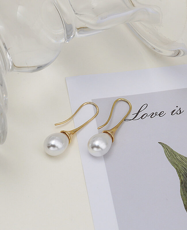 The Juliette Vintage Water Drop Pearl Earrings for Classic Jewelry Detail – La Rose Couture Jewellery & Accessories