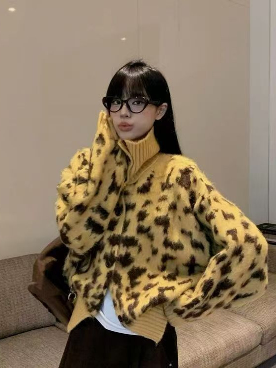 Retro Leopard Print Knit Cardigan
