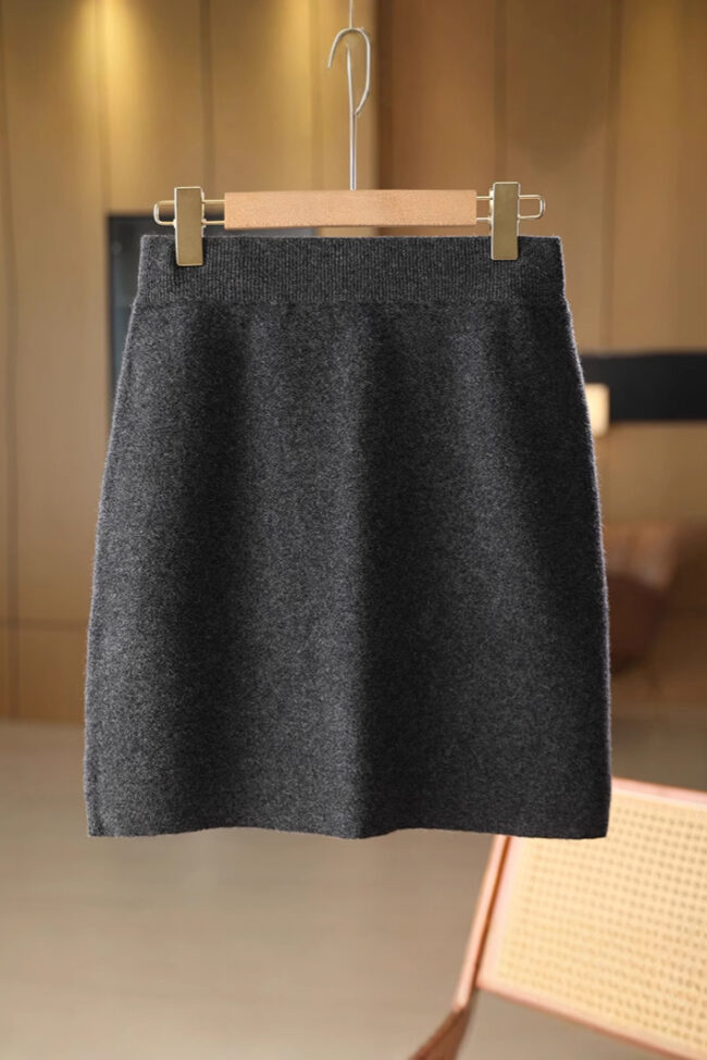 The Maelys Wool Knitted Short Skirt Detail – La Rose Couture Trousers & Skirts