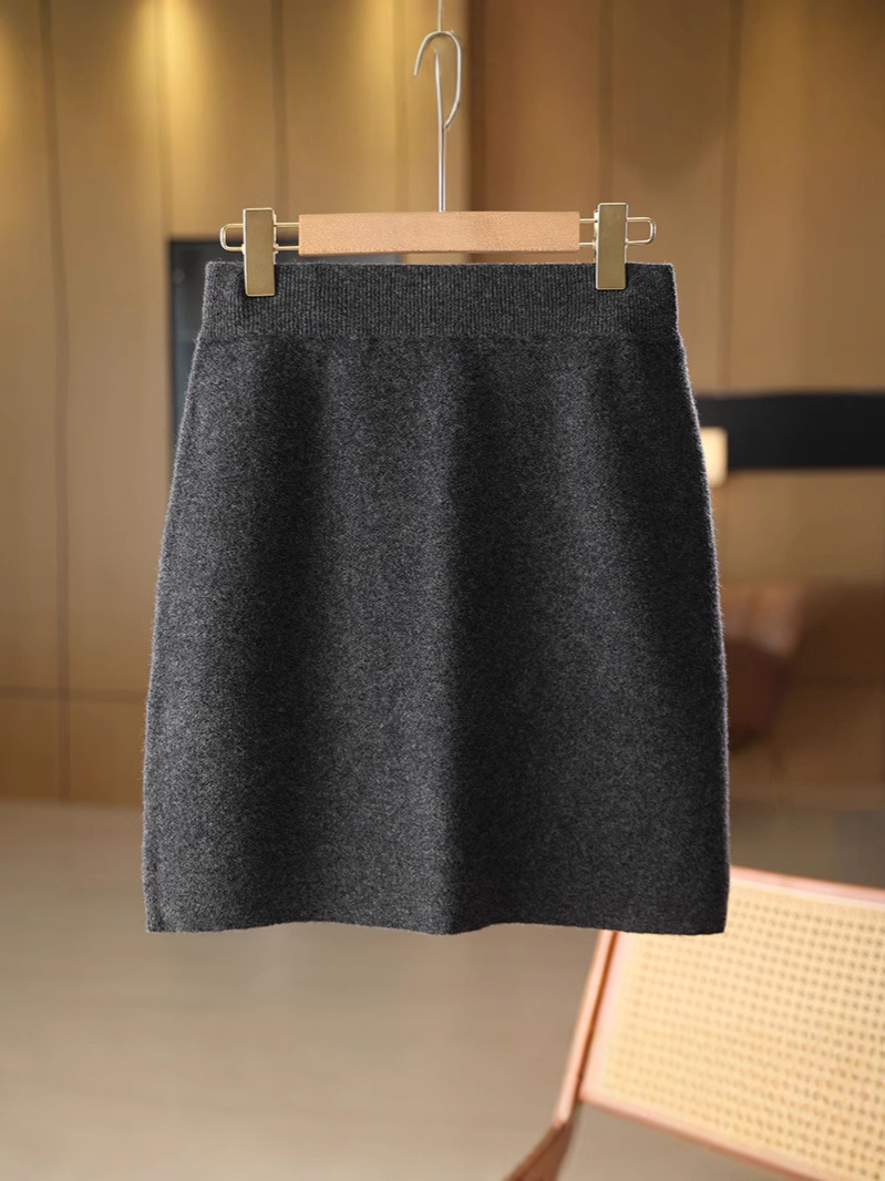 Wool knitted short skirt - Image 2