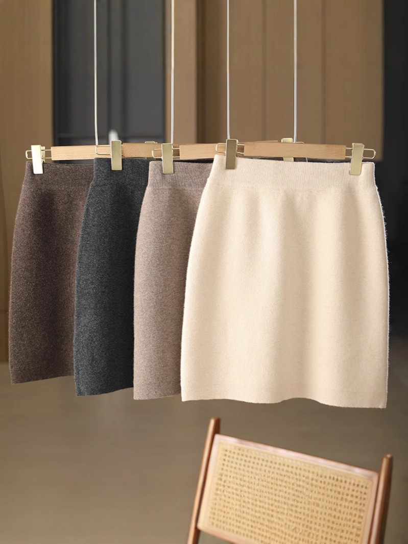 Wool knitted short skirt