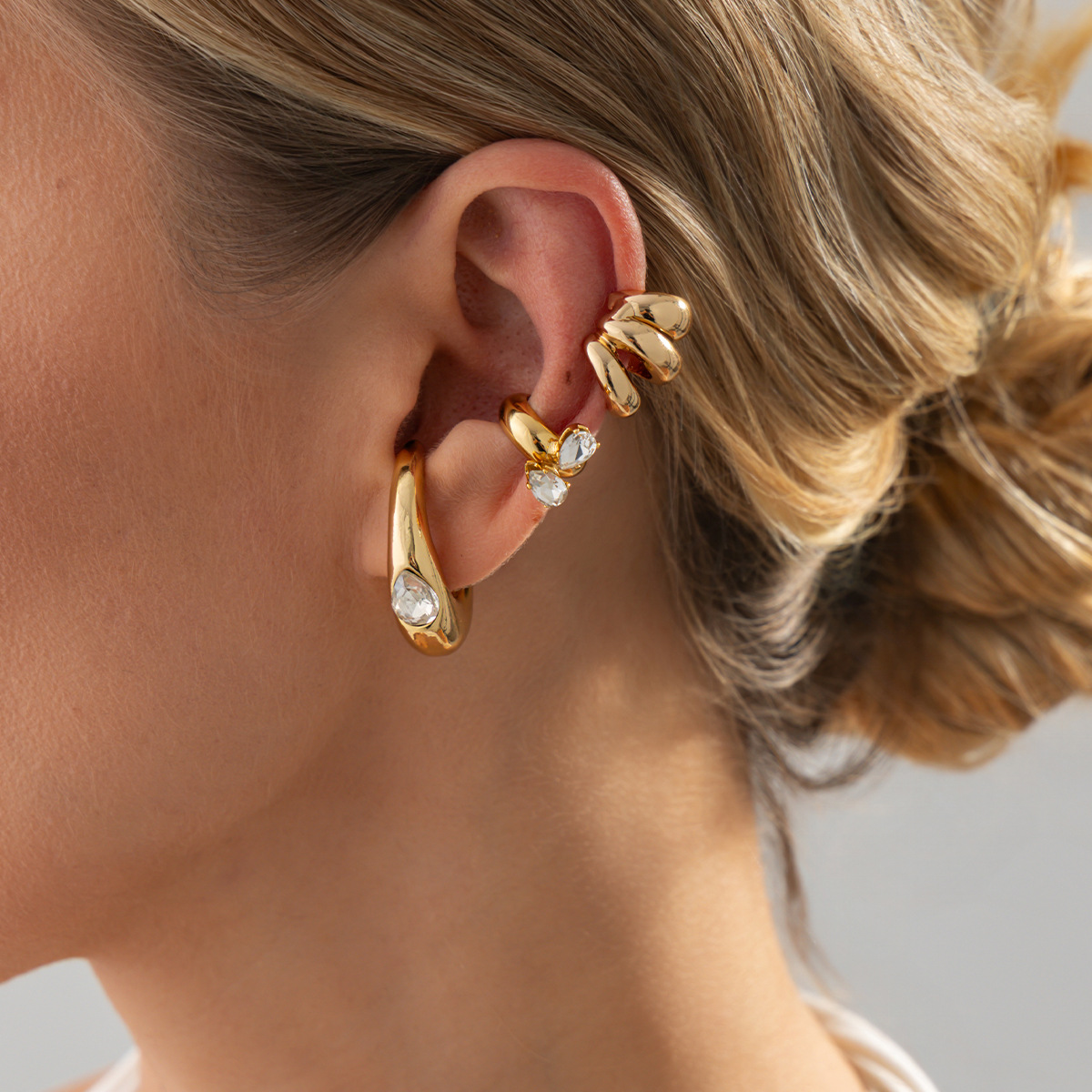 Metal polished waterdrop earrings for women - Image 4
