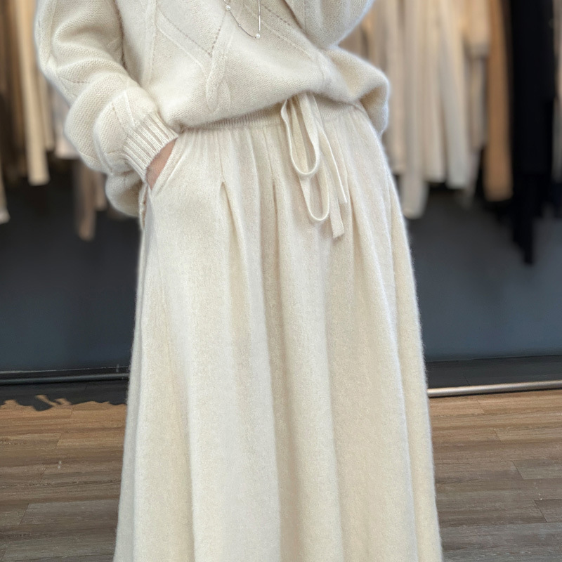 Women's Wool Skirt - Image 3