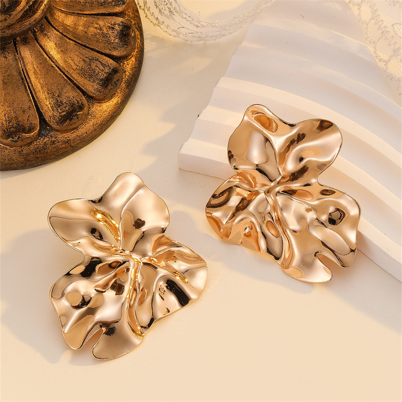 Lava fold texture stud earrings - Image 3