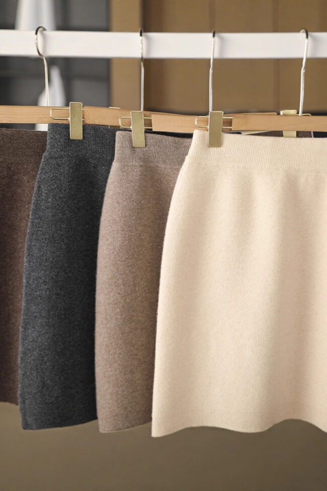 The Maelys Wool Knitted Short Skirt Detail – La Rose Couture Trousers & Skirts
