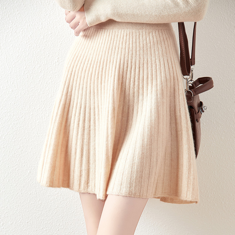 Women's woolen dress - Image 5