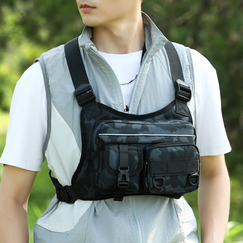 Men's large-capacity portable chest vest bag - Image 3