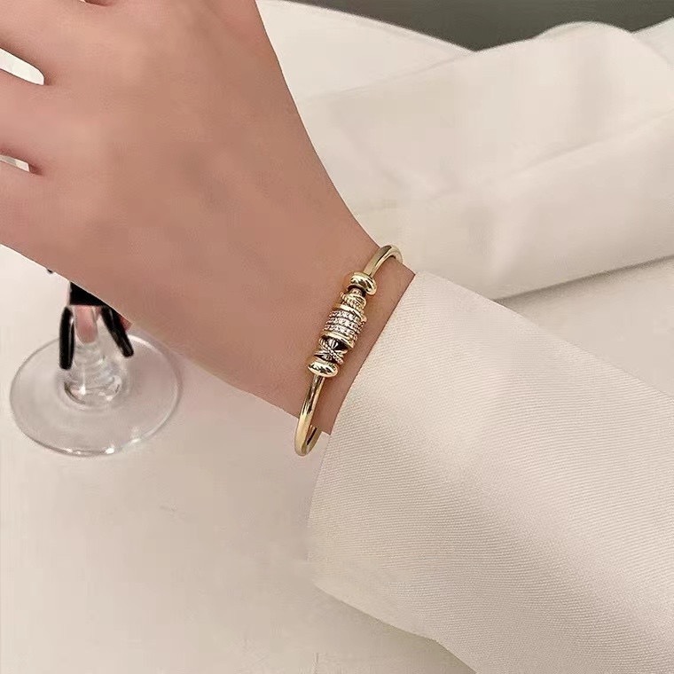 Adjustable Open-Waist Copper Alloy Bracelet For Women - Image 2