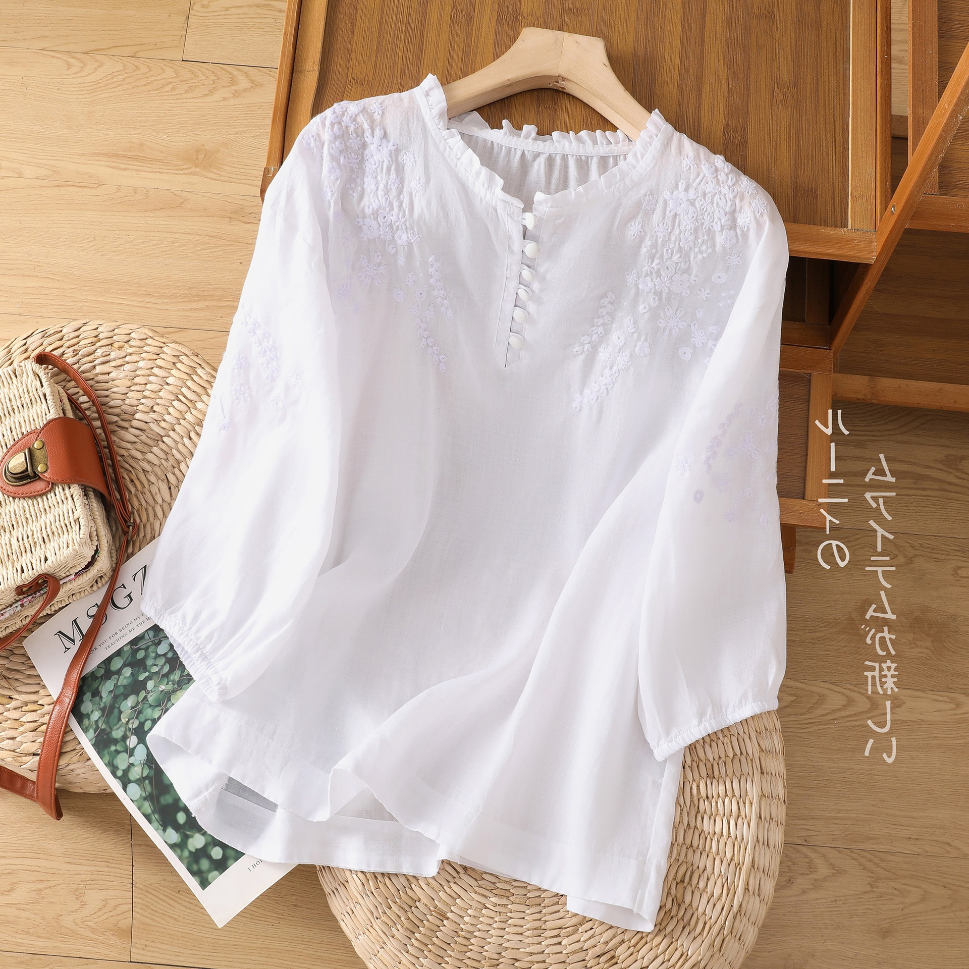 Short-sleeved T-shirt Women's Embroidered Lace - Image 3