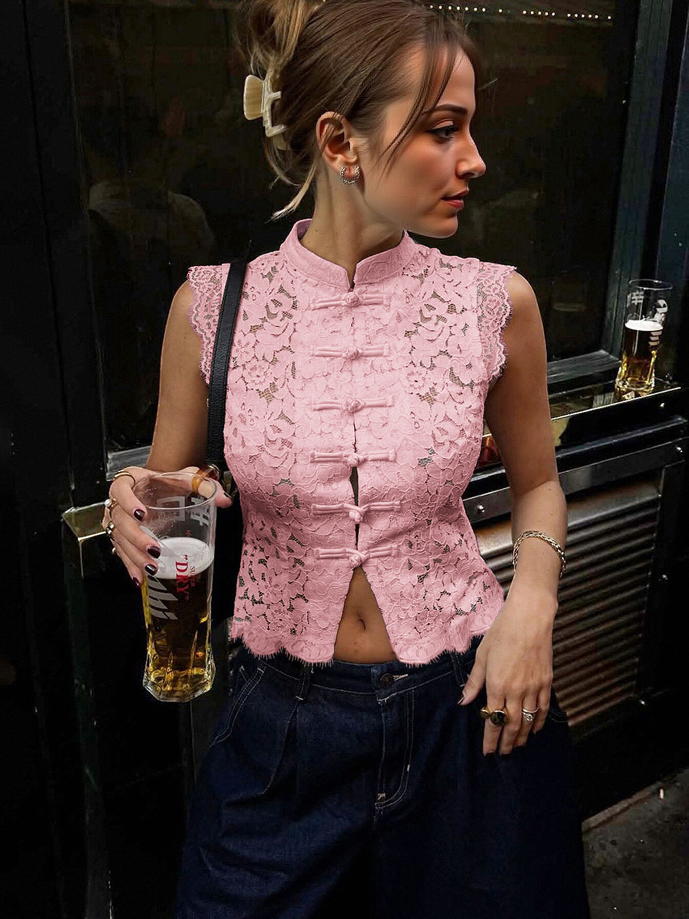 Women‘s Solid Color Lace Hollow-Out Slim Fit Sleeveless Shirt